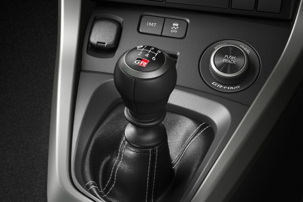 NEW GR YARIS